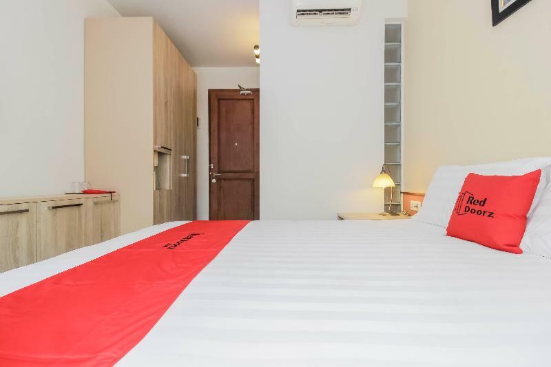 Reddoorz Syariah Plus At Jatibening Hotel Bekasi Esterno foto